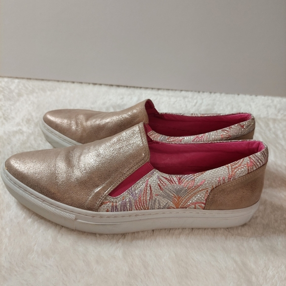 Chanii B. Zliks Gold Metallic Slip-On Sneakers - Size US 8 (Euro 39) - Picture 7 of 8